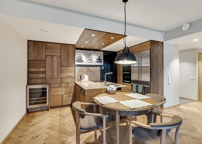 Tobias By Juniper Таллин